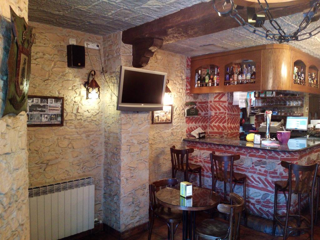 Hostal Restaurante Cornella Cornellà de Llobregat Extérieur photo