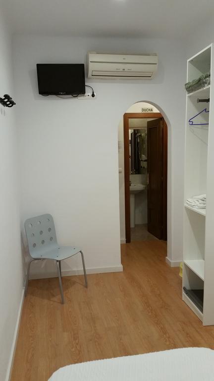 Hostal Restaurante Cornella Cornellà de Llobregat Extérieur photo