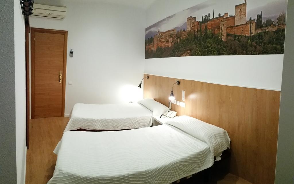 Hostal Restaurante Cornella Cornellà de Llobregat Extérieur photo