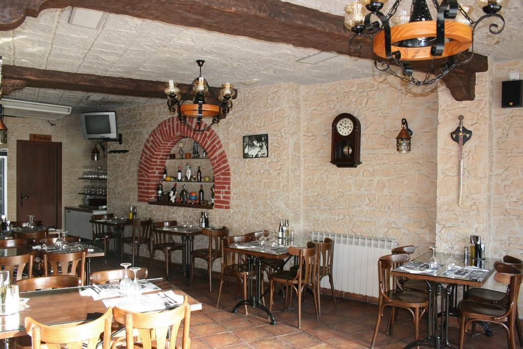 Hostal Restaurante Cornella Cornellà de Llobregat Extérieur photo