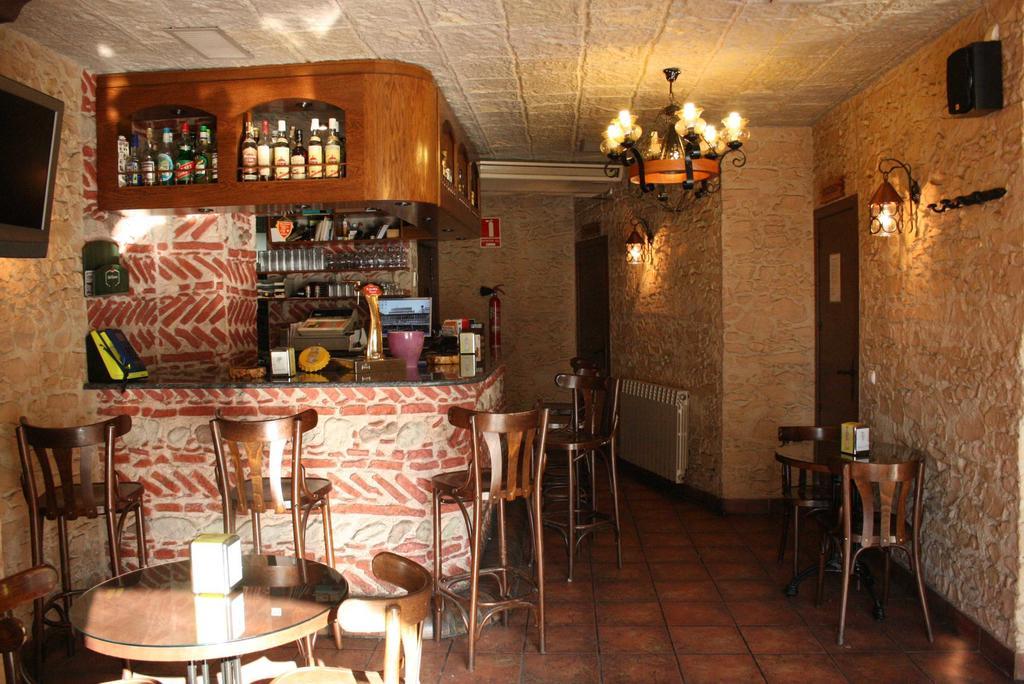 Hostal Restaurante Cornella Cornellà de Llobregat Extérieur photo