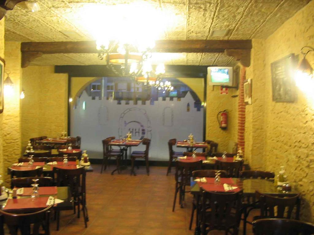 Hostal Restaurante Cornella Cornellà de Llobregat Extérieur photo