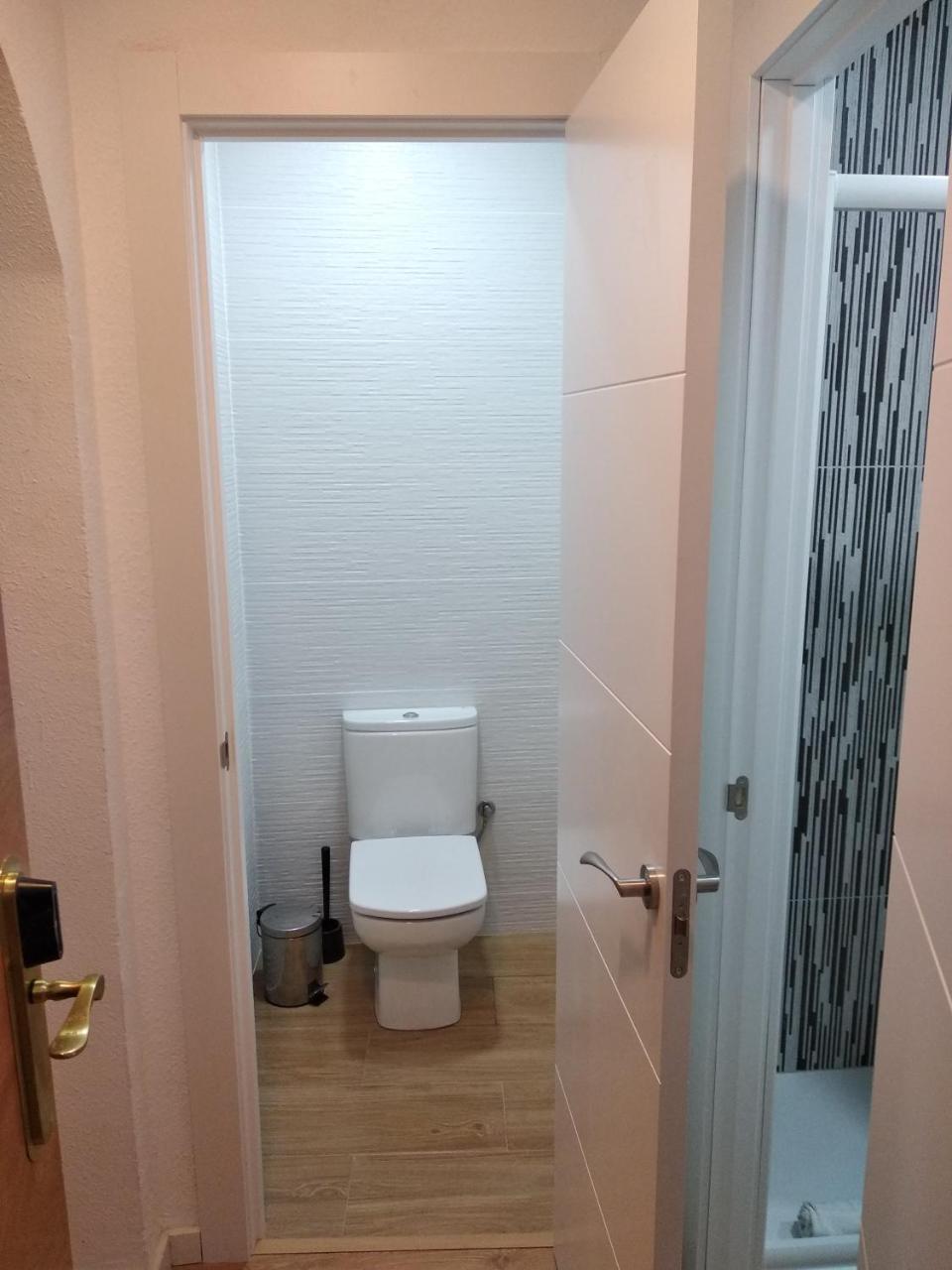 Hostal Restaurante Cornella Cornellà de Llobregat Extérieur photo